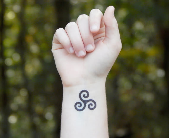 8 Tattoos for Truly Dedicated 'Outlander' Fans