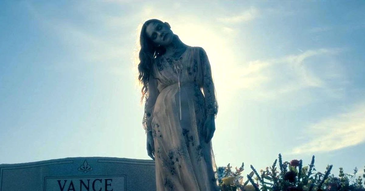5 Terrifying Books That Kept Us Up At Night - All Time List